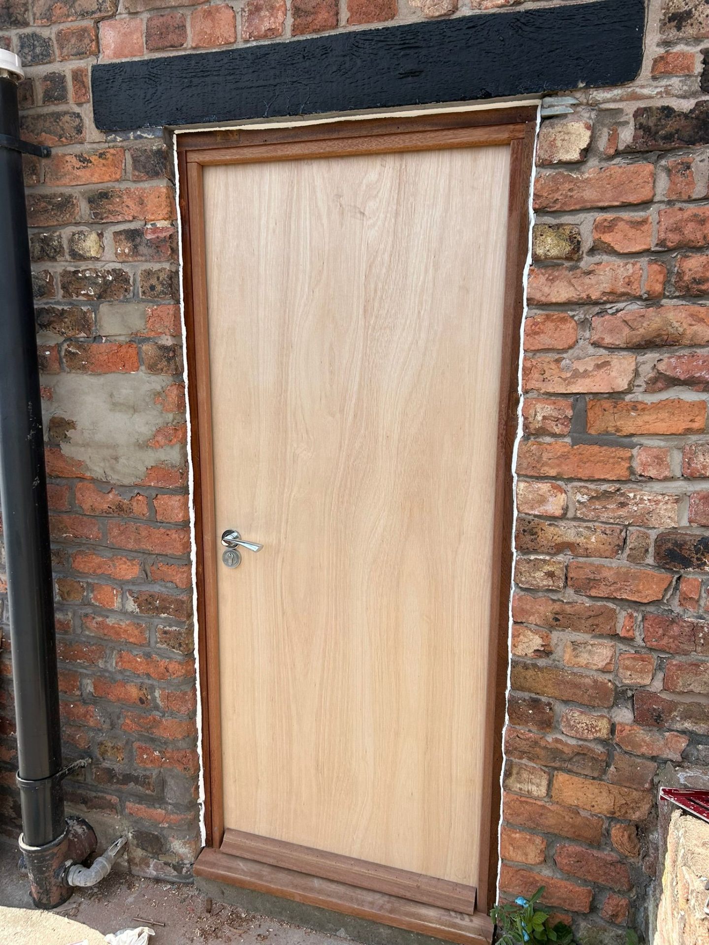 Compliant certified fire door fitted in HMO by D2 Joinery